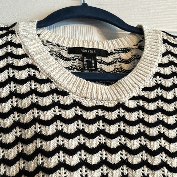 Knit black and white stripe sweater - Picture 4 of 5